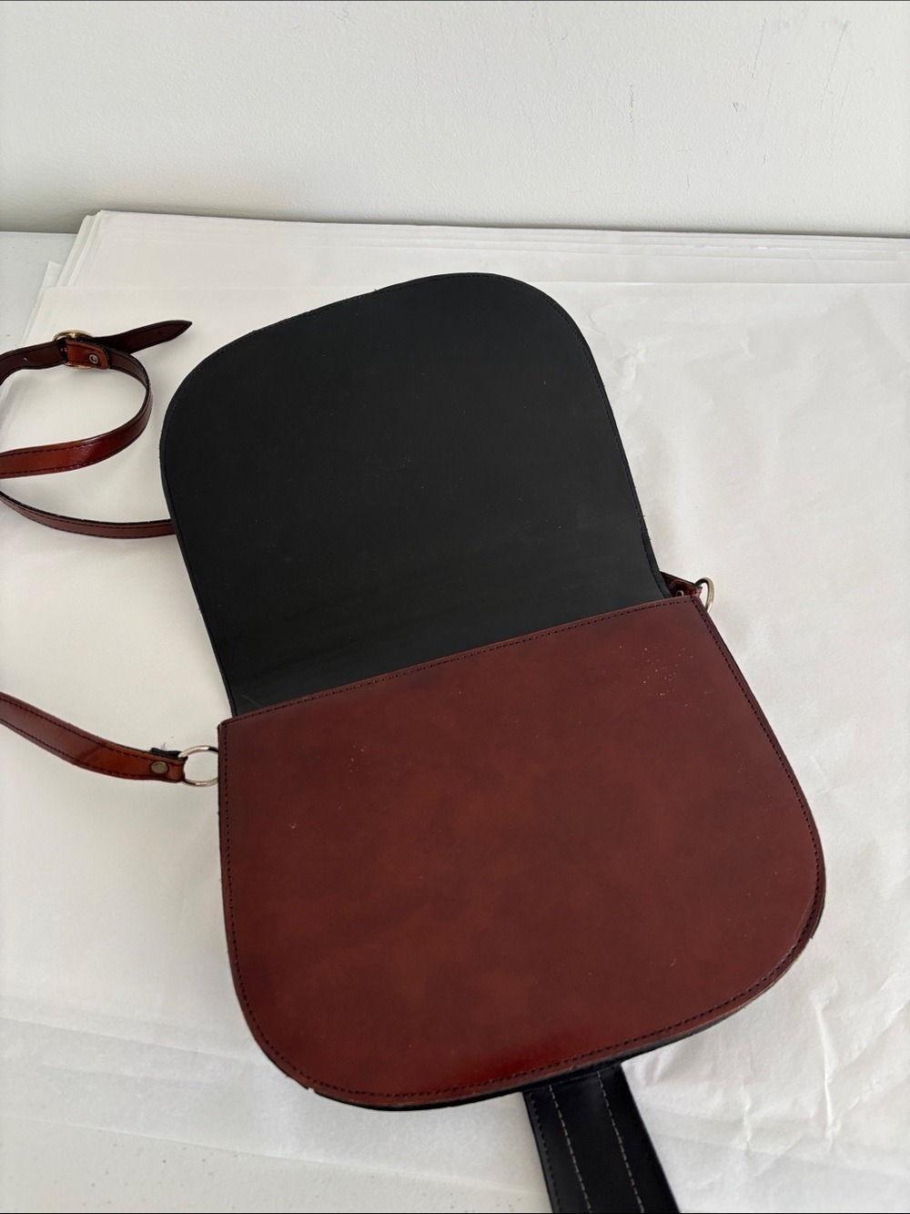 Stunning vintage vegan leather crossbody bag purse turn lock black brown pocket - Picture 11 of 15